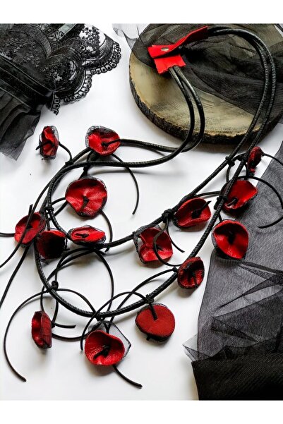 AGG TASARIM قلادة طويلة من الجلد الأحمر