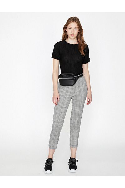 Koton Tricou negru pentru damă, cu gât turnat