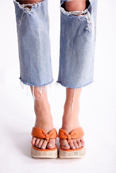 Taran دانيا رقيق الوجه يتخبط