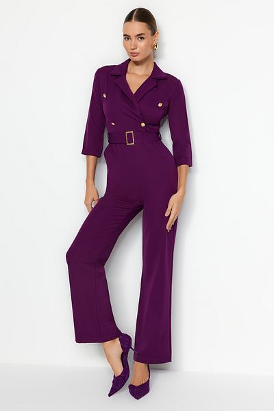 Trendyol Collection Pflaumenfarbener gewebter Jumpsuit mit zweireihigem Kragen und Gürtel TWOAW23TU00017
