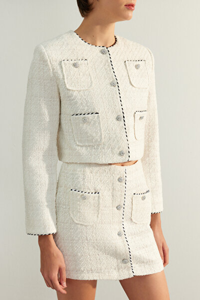 Kolekcia Trendyol Ecru Crop Woven Jacket - Limitovaná edícia TWOAW24CE00122