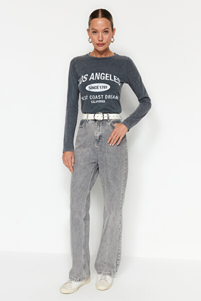 Trendyol Collection Antracitově potištěný výstřih s výstřihem vybledlý efekt Pletené triko Slim Fit TWOAW24TS00010