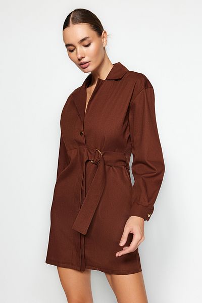 Trendyol Collection Μίνι υφασμένο φόρεμα με λεπτομέρεια καφέ ζώνη TWOAW24EL00429