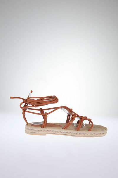 MANGO Woman Sandalen in dunklem Kamel
