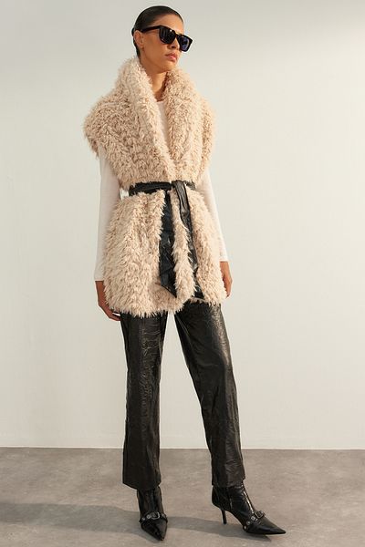 Trendyol Collection Limited Edition Mink Premium Oversize Black Belted Fur Vest TWOAW24YE00077