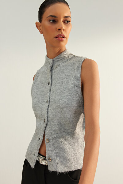Trendyol Collection Limitovaná edice šedé vesta s měkkým texturovaným úpletem Twoaw24Hi00403