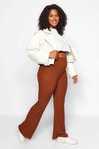 Trendyol Curve Brązowe spodnie z dzianiny TBBSS22PL0416