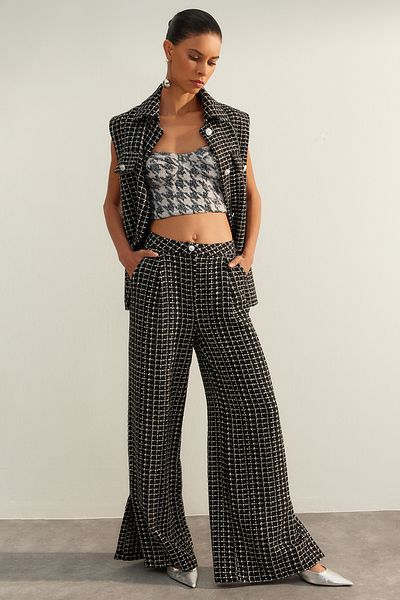 Trendyol Collection Limitierte Ausgabe - Schwarze karierte Tweedhose mit extra weitem Bein TWOAW24pl00286