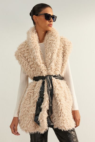Trendyol Collection Limited Edition Mink Premium Oversize Black Belted Fur Vest TWOAW24YE00077