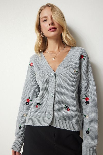 Happiness İstanbul Graue Strickjacke mit Blumenstickerei und Knöpfen für Damen KG00005