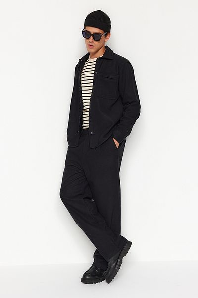 Trendyol Collection Schwarze Hose mit weitem Bein und Prägung - TMNAW24PL00011