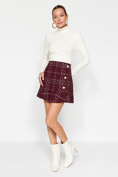 Trendyol Collection Burgunderroter geknöpfter Tweed-Stoffrock mit Volantspitze und Mini-Webrock TWOAW22ET0155
