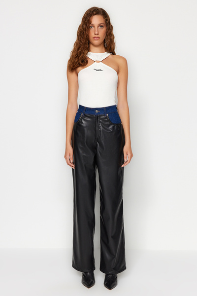 Trendyol Collection X Sagaza Studio Black Denim Detailní džíny z umělé kůže TCLAW24JE00000