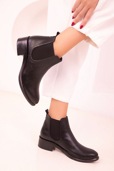 SOHO Women's Black Boots & Booties 17479