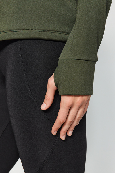 Trendyol Collection Σκούρο θαμπό Χακί με τρύπες για τον αντίχειρα μέσα σε ράστερ Ζεστό χειμωνιάτικο πλεκτό αθλητικό μπουφάν THMAW24SW00011