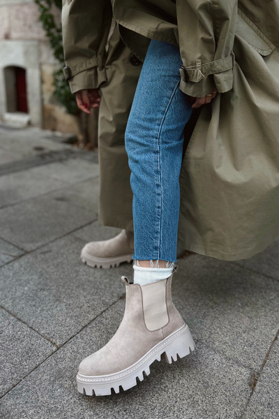 POLKA STORE Chelsea Elastik Yan Bantlı Kalın Taban Rahat Lastikli Süet Bej Nude Ten Kısa Mini Kadın Bot