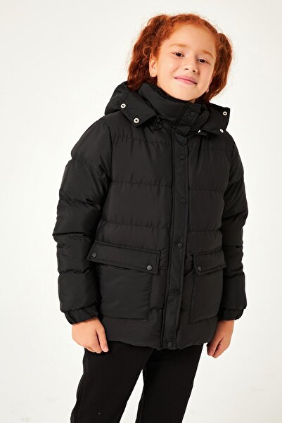 Perendi Cep Detaylı Kapüşonlu Unisex Çocuk Mont Siyah