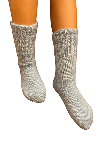 Işin Tasarım MAVİ RENKLİ EL ÖRGÜSÜ 36-40 NUMARA YÜN ÇORAP