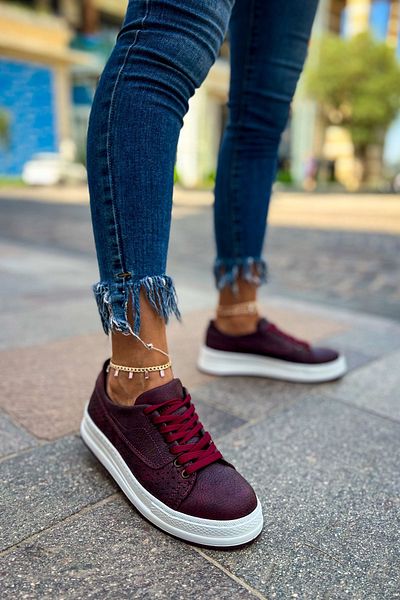 Burgundy best sale sneakers outfit