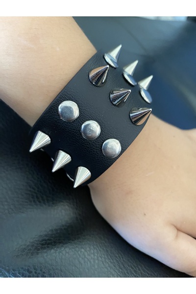 Aksabeltchokers سوار معدني على الطراز القوطي الشرير بمسامير مقاس 4. سم