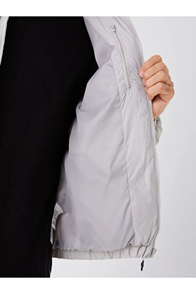 LC Waikiki Standart Kalıp Kapüşonlu Erkek Şişme Mont