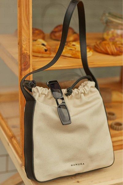 Manuka Canvas-Tasche mit Kordelzug, Schwarz