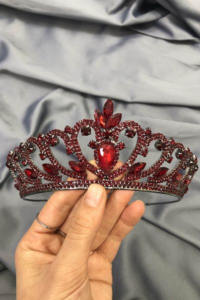 Hobigram Henna și coroană de mireasă cu fundal negru cu cristale de sticlă bordeaux pentru cele mai frumoase mirese – coroană, piatră de cristal – coroană