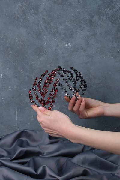 Hobigram Coroana de mireasa Helen Henna cu doua fețe Bordeaux pentru cele mai frumoase mirese – Coroană, cu pietre de cristal, model elegant – Coroană –