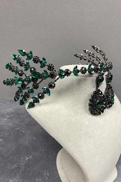 Hobigram Set de coroană și cercei cu henna pentru mireasa Helenist verde pentru cele mai frumoase mirese – coroană, piatră de cristal, modă elegantă