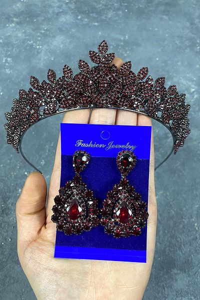 Hobigram Pentru cele mai frumoase mirese, coroană de mireasă cu henna și cercei cu pietre prețioase, roșu Claret Sara – coroană, piatră de cristal