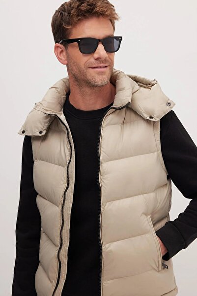 Tudors Erkek Standart Fit Normal Kesim Sıfır Kol Çift Cepli Fermuarlı Koyu Bej Şişme Yelek