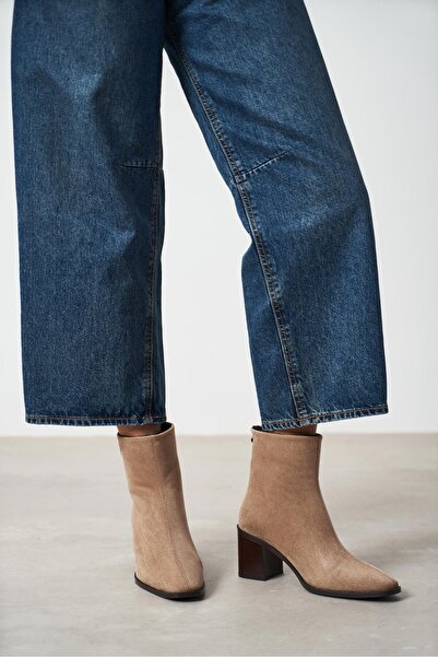 NİŞANTAŞI SHOES Casey Koyu Bej Süet Arka Fermuar Detay Kadın Topuklu Bot