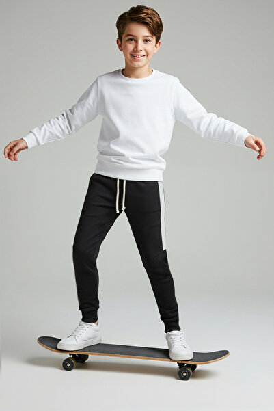 TRENDYOLKIDS Black Cotton Plain/Basic Regular Knitted Boys' Sweatpants Tkdaw26Ea00002
