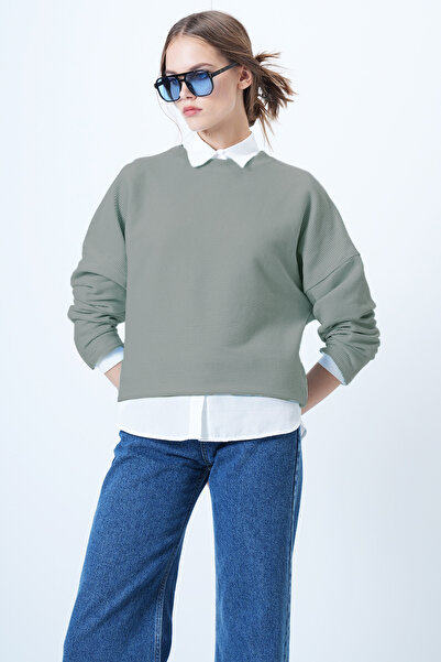 Trend Alaçatı Stili Women's Khaki Crew Neck Batwing Sleeve Wide Cut Basic Blouse Alc-X14391