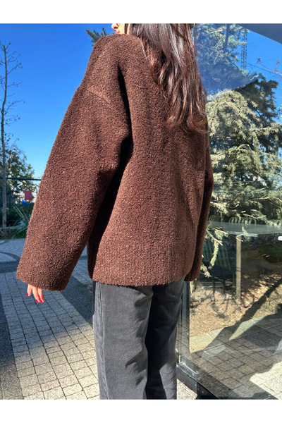 Puella KZK0011 Γυναικείο πλεκτό πουλόβερ με λαιμόκοψη καφέ oversized