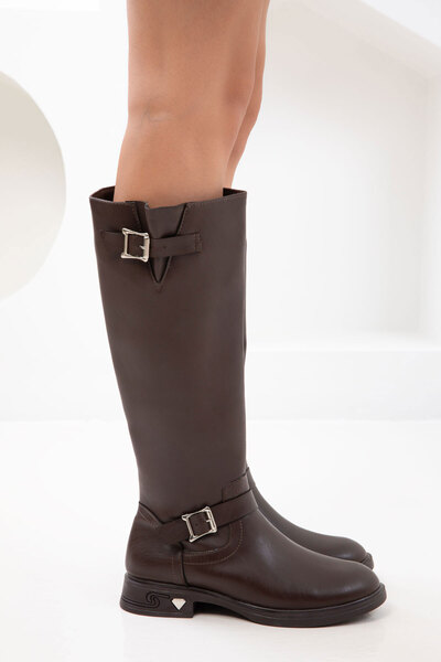 SOHO Kobieta w butach do kawy 21167