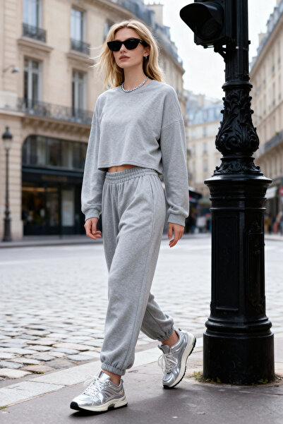 Trendyol Collection Χαλαρωτικό σετ γυμναστικής με πετσέτα μελανζέ - TWOAW22EM0138