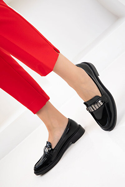 SOHO Черни дамски мокасини от лакирана кожа 21099