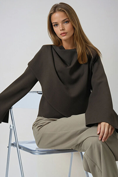 Trend Alaçatı Stili Olivgrüne Damenbluse mit Rundhalsausschnitt und selbstbindendem Detail im Oversize-Schnitt ALC-X14420