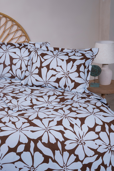 TRENDYOLMİLLA HOME Doppelter, leicht bügelbarer Bettbezug mit Blumenmuster in Braun und Blau TPHAW26CYO00000