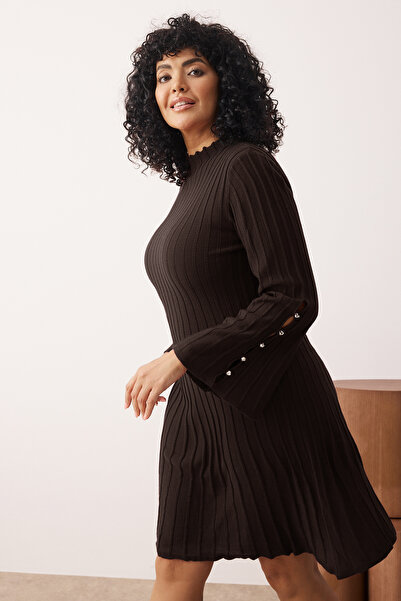 Trendyol Curve Καφέ πλεκτό φόρεμα με λεπτομέρεια αξεσουάρ TBBAW26AH00000