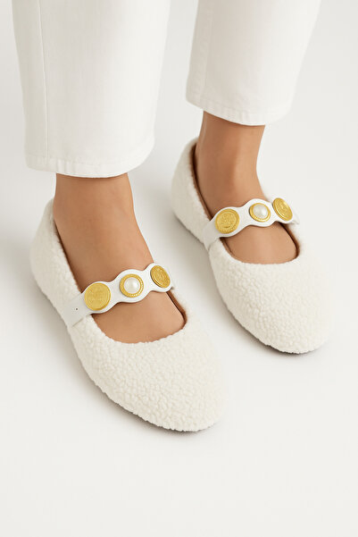 Beyond Women's White Coin Buckle Ballerinas Byndvt05