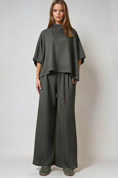 Trend Alaçatı Stili Khakifarbener Rollkragen-Umhang und Hose mit zwei Taschen für Damen, Strickwaren-Set ALC-X14670