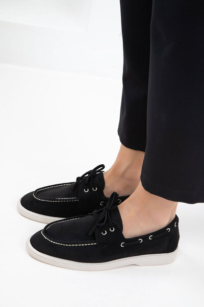 SOHO Черни дамски мокасини от велур 21102