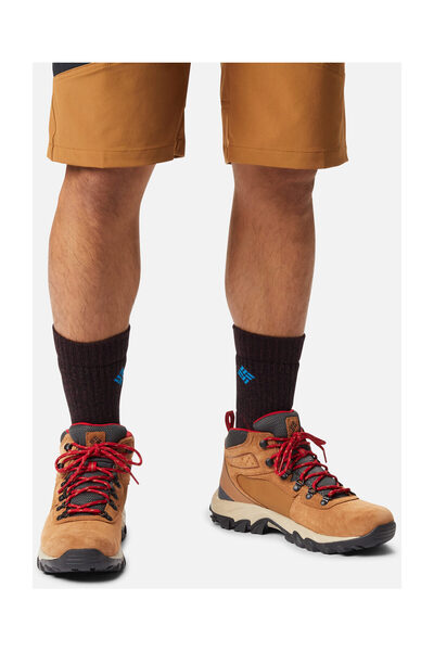 Columbia Velúr és szintetikus felsőrész fém elemekkel. Omni-tech ™   vízálló lélegző konstrukció.