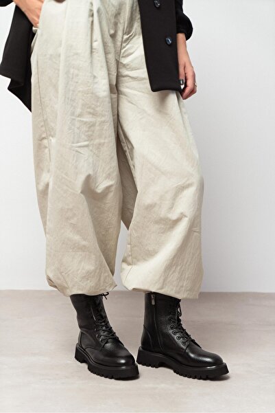 NİŞANTAŞI SHOES Tempest Siyah Hakiki Deri Topuklu Bağcıklı Kadın Postal