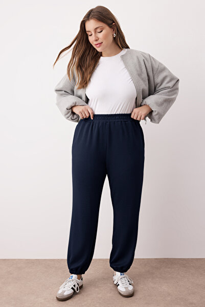 Trendyol Curve Тъмносини широки панталони от мека трикотажна материя, големи размери TBBAW25AJ00003