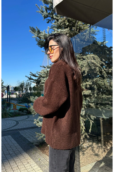 Puella KZK0011 Γυναικείο πλεκτό πουλόβερ με λαιμόκοψη καφέ oversized