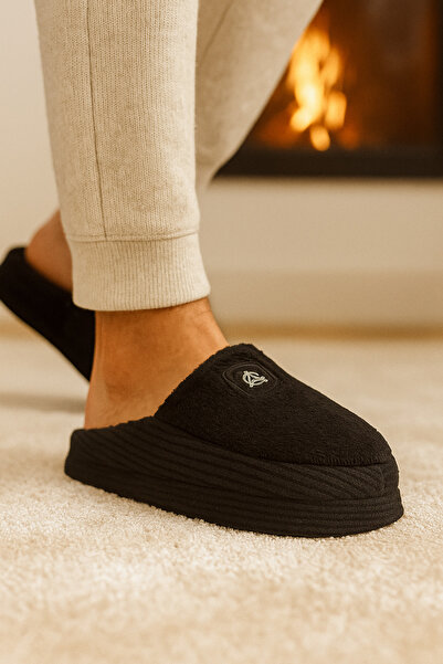 Beyond Чорні чоловічі оксамитові тапочки BYNDKDF02