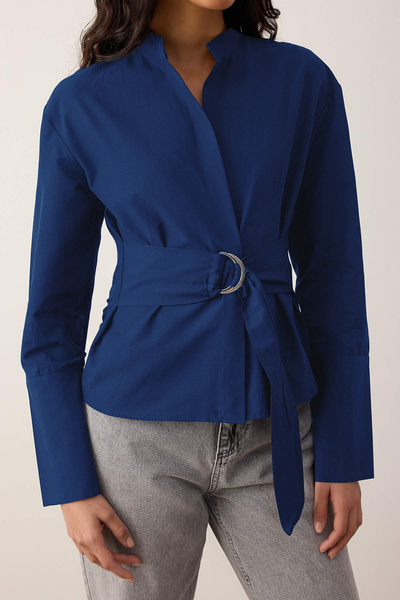 Trendyol Collection Nastavitelná košile s páskem v tmavě modré barvě a zapínáním na patentky TWOAW26GO00067